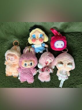 Popmart charms